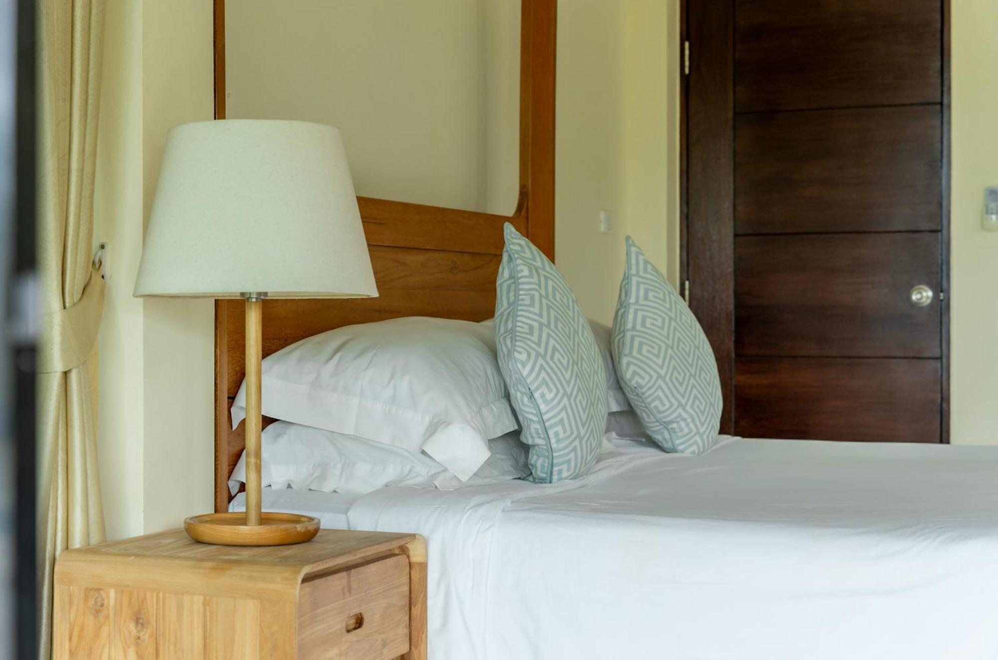 Hotel The Cove Panwa Beach Esterno foto