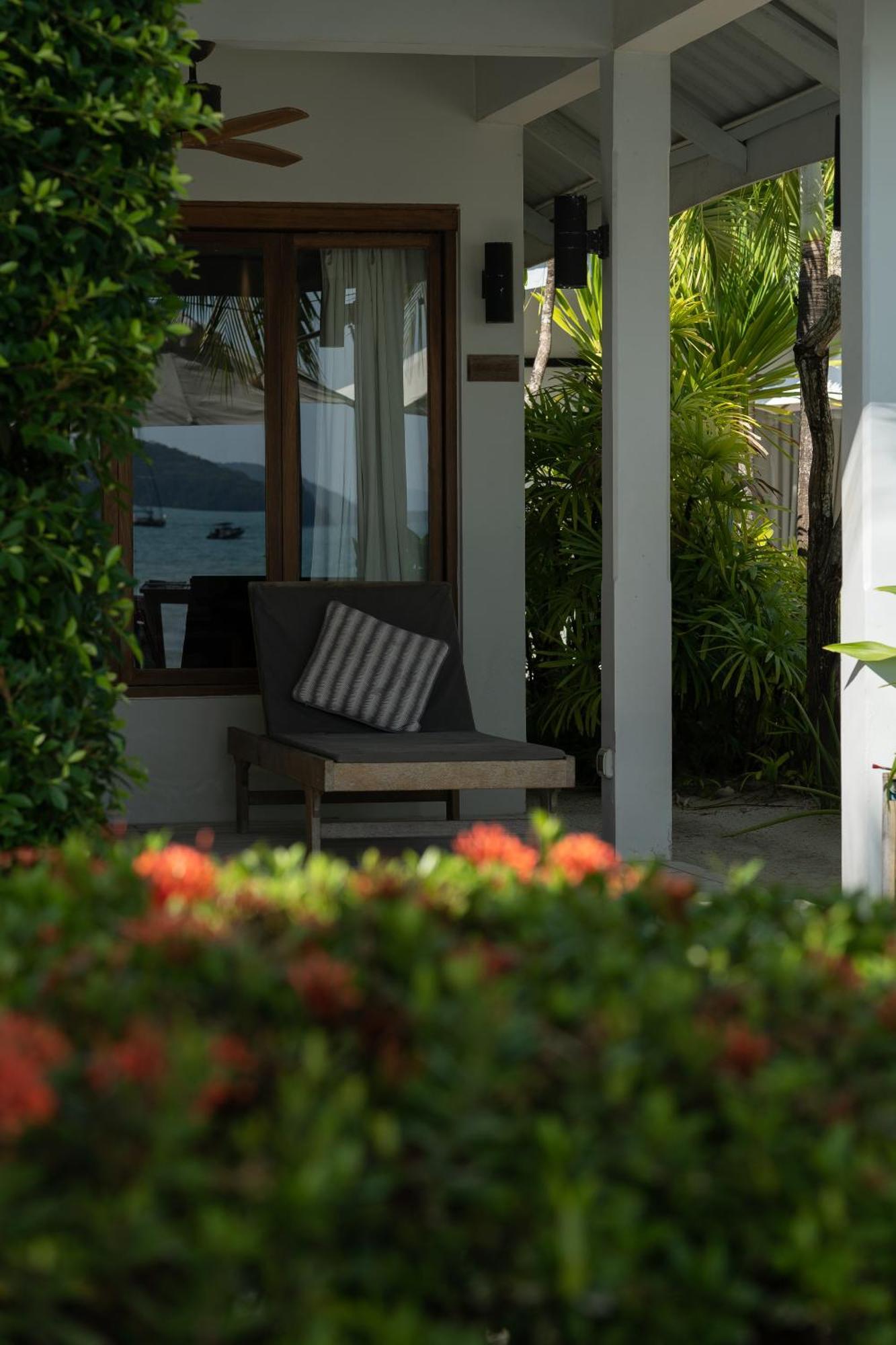 Hotel The Cove Panwa Beach Esterno foto