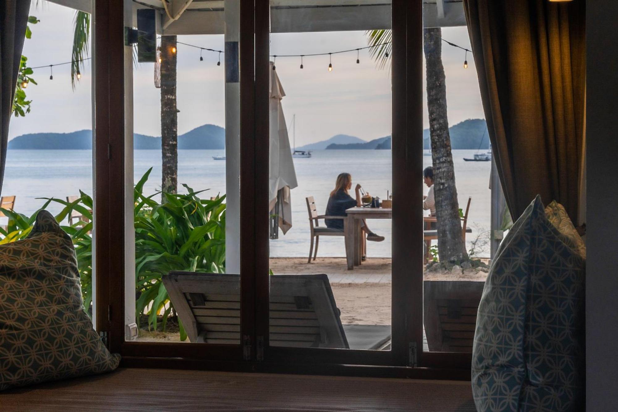 Hotel The Cove Panwa Beach Esterno foto